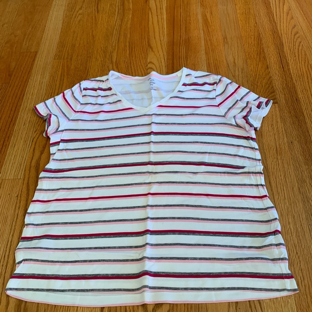 Croft & Barrow women’s Classic V-neck Top size XL